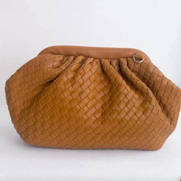 URBAN EXPRESSIONS LEONA SLOUCHY WOVEN POUCHCROSSBODY TAN - Picture 3 of 8